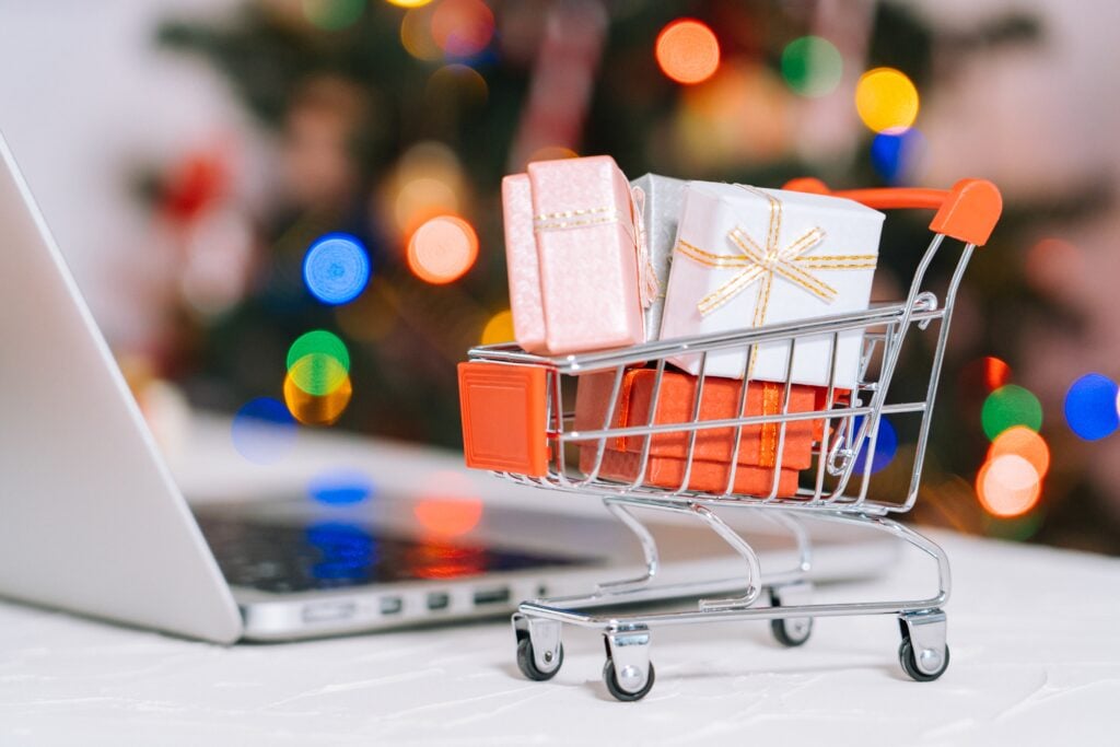 Yılbaşı’nın İthalat-İhracata Etkisi 1 christmas online shopping 2024 12 05 08 08 51 utc