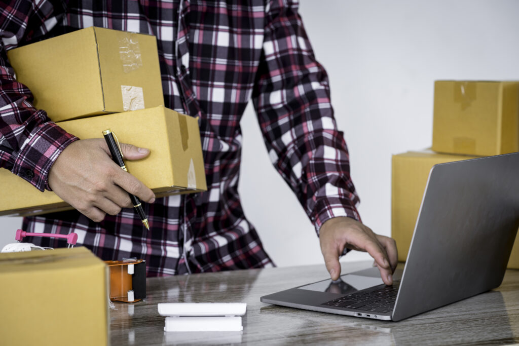 E-İhracatta Gümrük Süreçlerinde Dikkat Edilmesi Gerekenler 3 start up successful small business owner working f 2025 02 18 23 51 48 utc