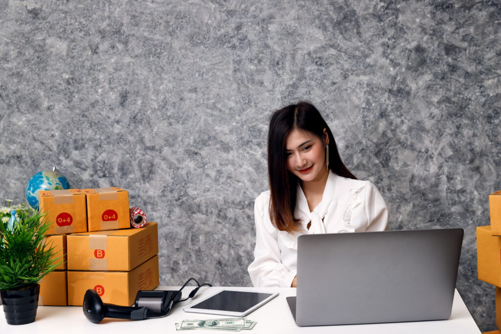 E-İhracatta Gümrük Süreçlerinde Dikkat Edilmesi Gerekenler 4 successful entrepreneur business woman with online 2025 01 10 02 14 21 utc