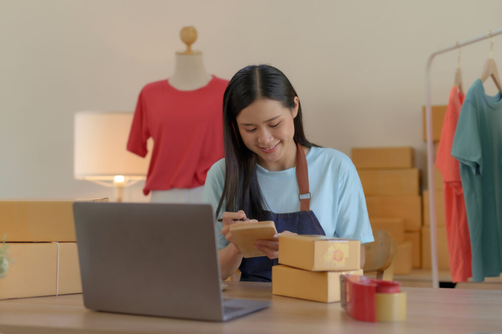 Küçük İşletmeler için Dijitalleşme Rehberi 2 asian businesswoman starting sme at home small on 2026 01 08 22 55 07 utc