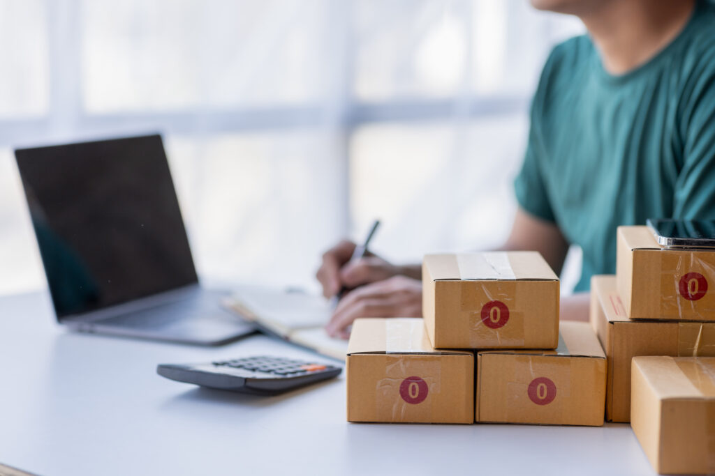 Yeni Başlayanlar için E-Ticaret İş Planı Nasıl Yapılır? 3 close up of hand man small business sme entreprene 2026 01 08 05 06 38 utc